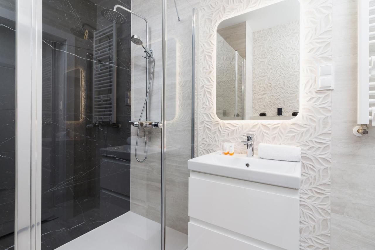 W Parku Lotnikow Apartments Tauron Arena By Noclegi Renters Krakau Buitenkant foto